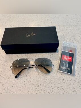 Ray-Ban Aviator Sunglasses Silver Frame with Gray Gradient Lenses, NWT